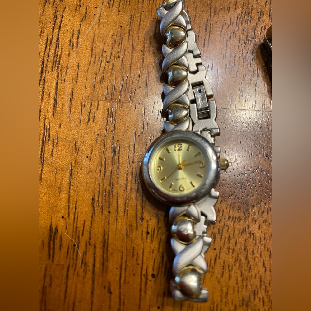 Faded Glory watch silver colored band with gold tone hearts.